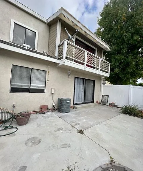7893 Cerritos Ave — Photo 25