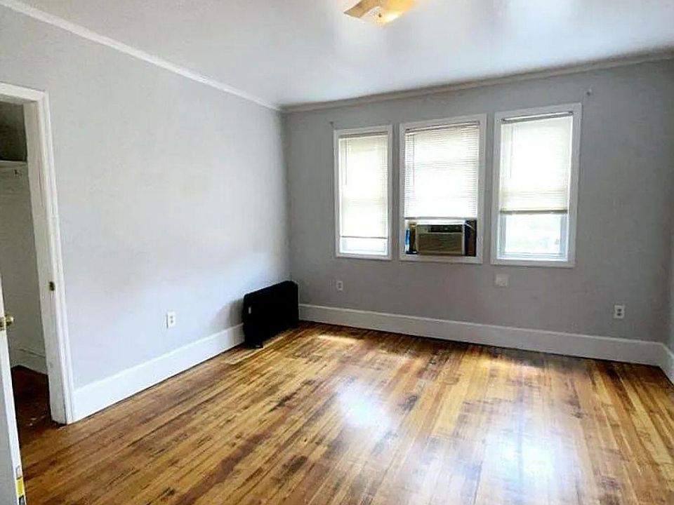 2nd image of 195 Shephard Ave APT 3