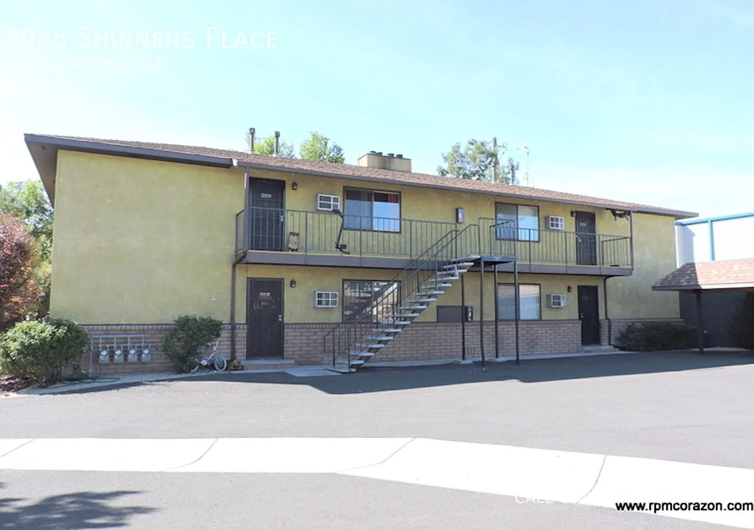Upstairs 2 bed, 1 bath apt w/ new paint & carpet! — Photo 2