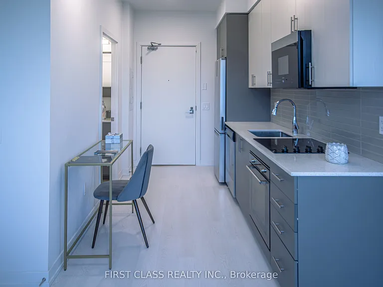 415 Main St W #701 — Photo 6