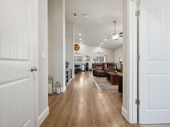 3rd image of 756 Strada Street