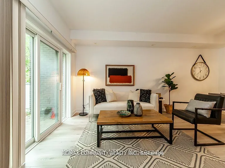 315 Village Green Sq #Townhouse 51 — Photo 5