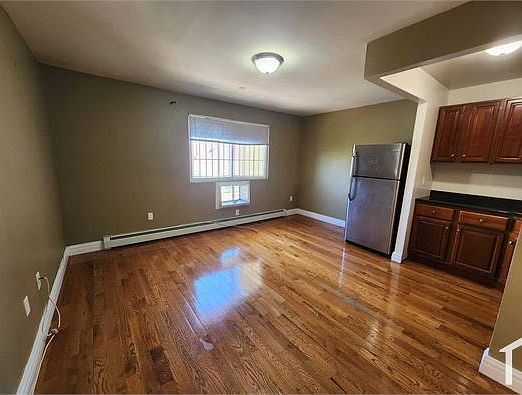 4th image of 3402 Wickham Ave #4