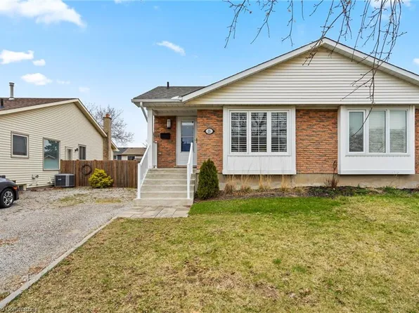 21 Dundee Dr, Saint Catharines, ON L2P 3S9