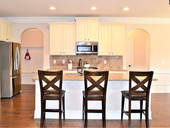 5th image of 304 White Oleander Dr