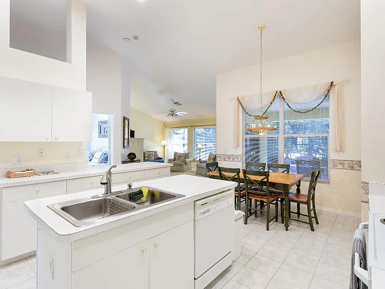 Seashore Cir — Photo 3