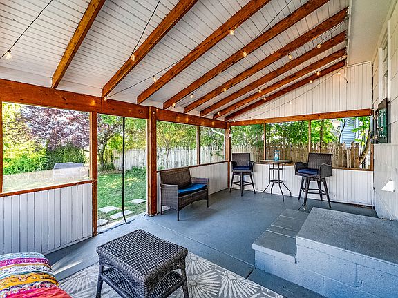 Cozy screened porch for autumn mornings & evening cocoa