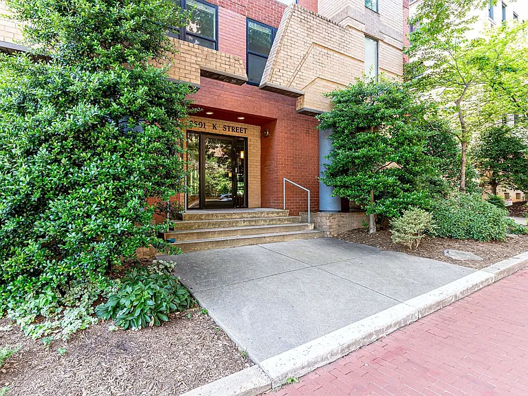 2501 K St NW #1B — Photo 45