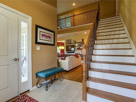 5th image of 88 Stoneleigh Dr