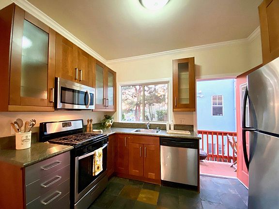 3rd image of 3501 Bellevue Ave #2