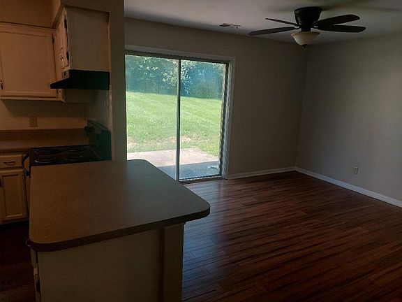 4th image of 827 Malabu Dr
