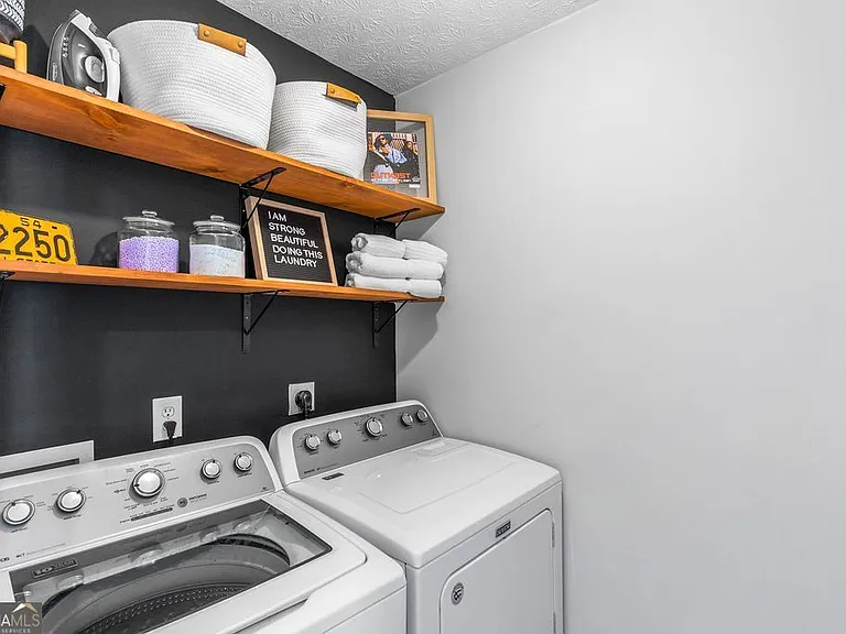 1327 Hollenbeck Ln — Photo 12