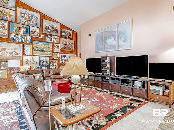 5th image of 6354 Roundtree Ct