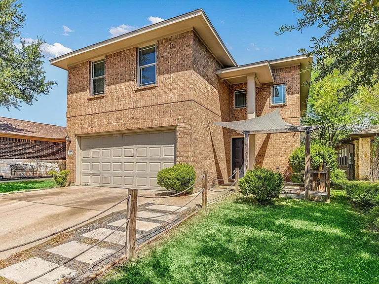 3303 Barksdale Dr — Photo 1