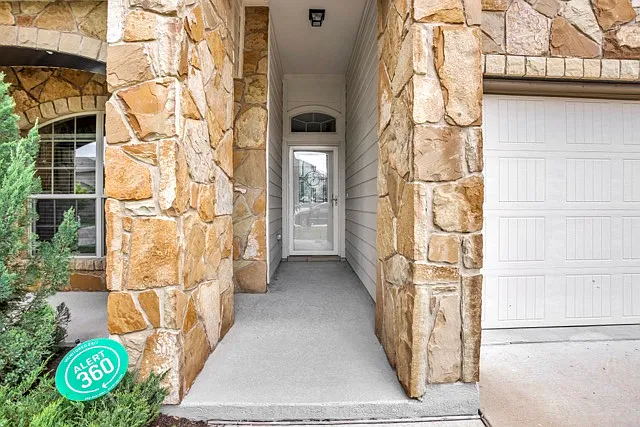 5215 Dauphin Dr — Photo 3