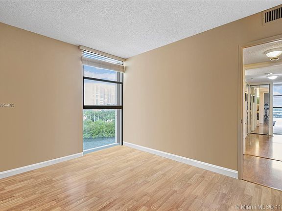 4th image of 20505 E Country Club Dr APT 633
