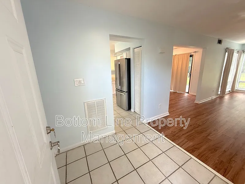 2 bed, 2.5 bath, 1410 sqft, $1,600 — Photo 3