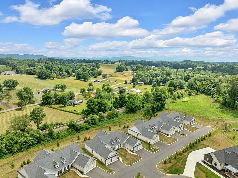 Wilson Knob View Condominiums — Photo 30