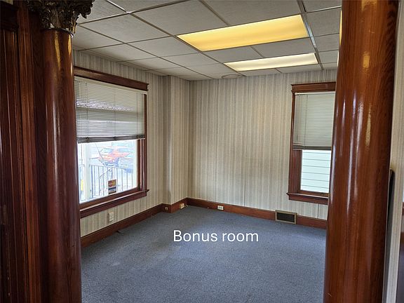 4th image of 210 Clinton St