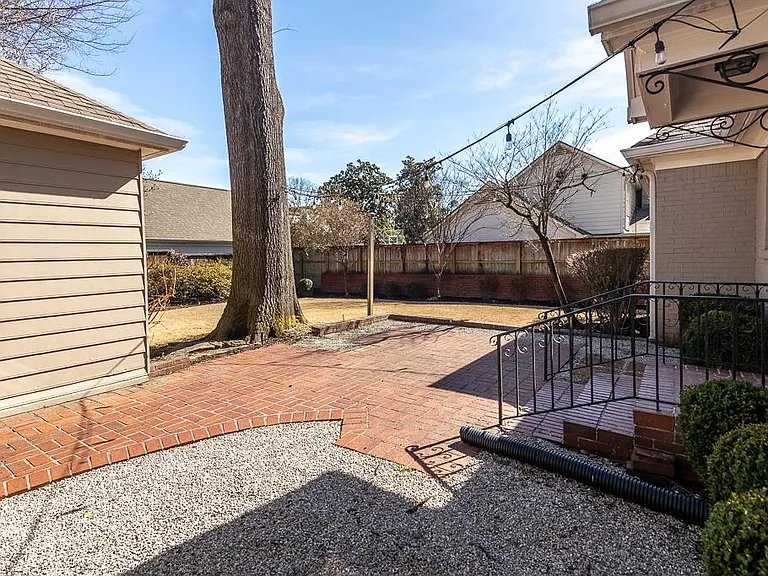 500 Colonial Rd — Photo 33