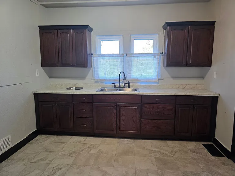 2203 Smith St — Photo 3
