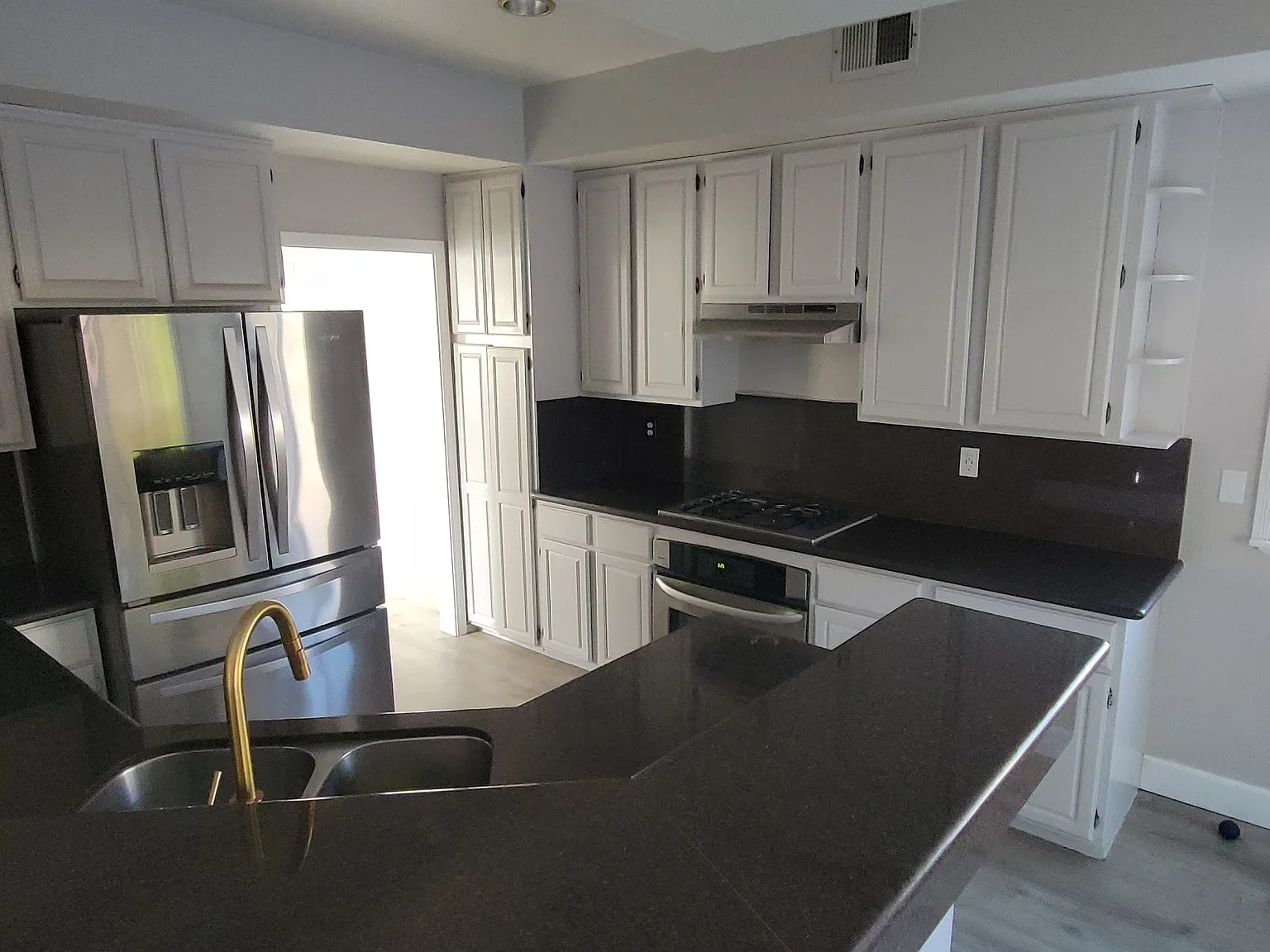3 bed, 2.5 bath, 1972 sqft, $3,500 — Photo 3