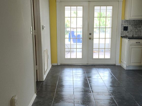 3rd image of 1282 SCHUMANN Drive