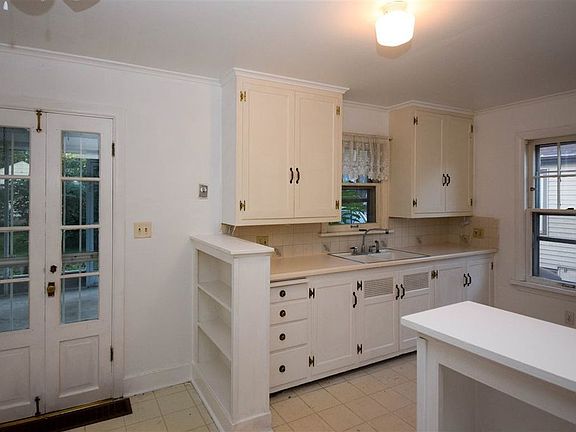 2nd image of 407 E Forrest Hill Ave