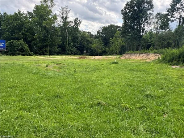 708 Salem St, Thomasville, NC 27360