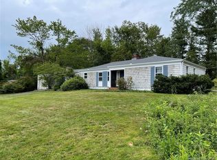 24 Applewood Rd, Branford, CT 06405