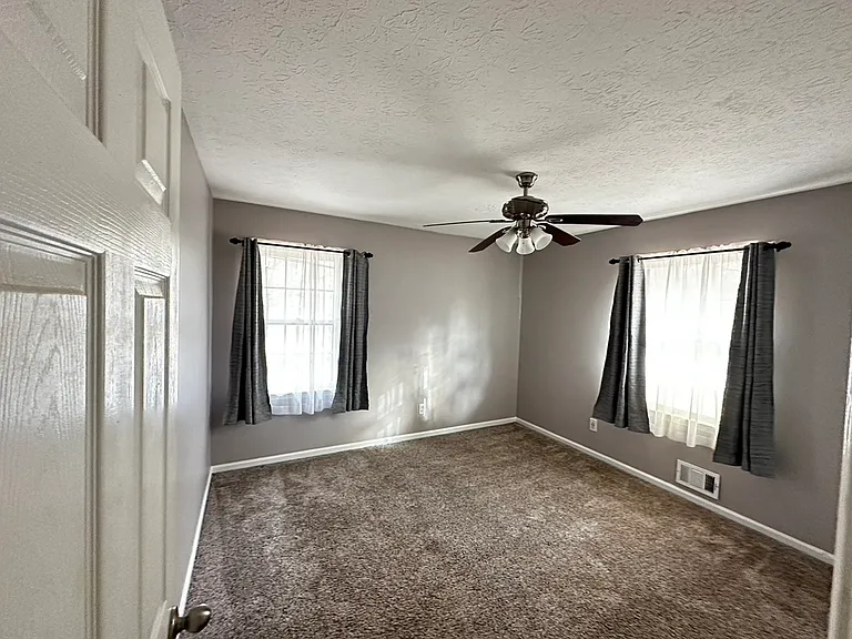 2120 Sandlewood Ln — Photo 15