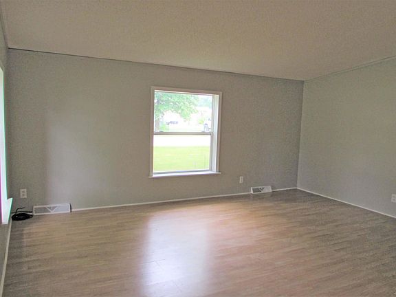 2nd image of 320 N 1st St