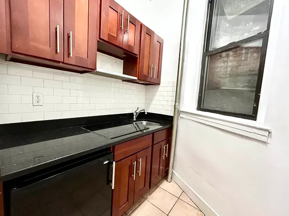 215 East 25th Street image 4 of 11