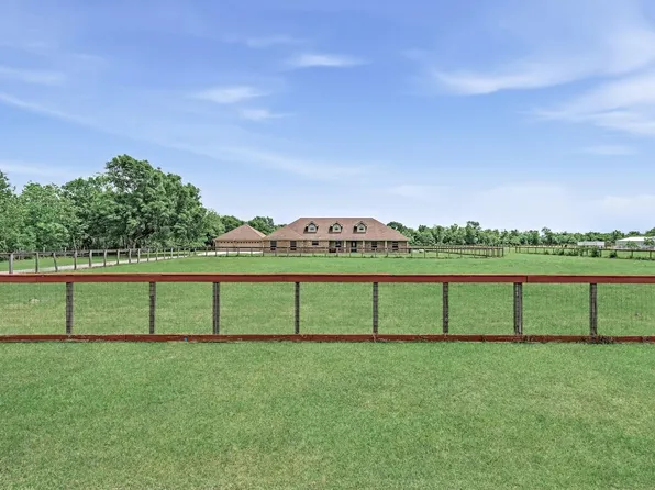 8295 Winzer Rd, Beaumont, TX 77705