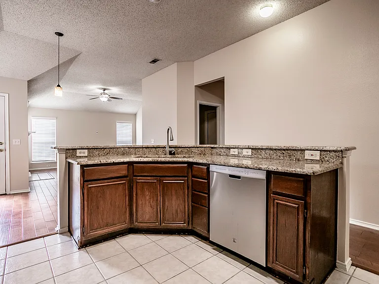 206 Meredith Ct — Photo 8