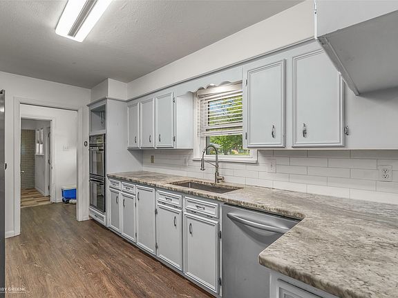 4th image of 2110 Belle Grove Dr