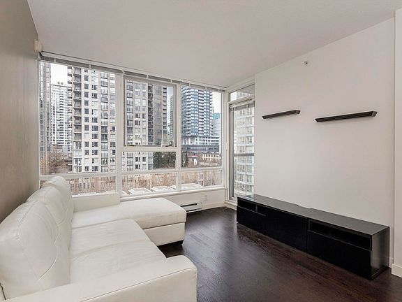 3rd image of 939 Expo Blvd #809