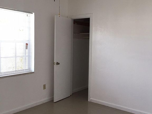 4th image of 1130 NE 181st St