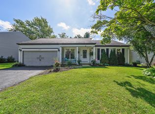 1105 Riverwood Dr, Algonquin, IL 60102