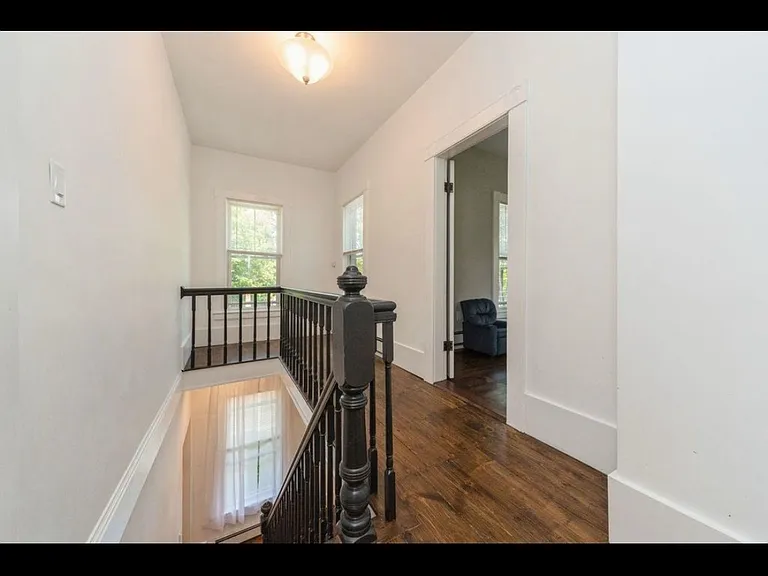 7 Bond St — Photo 7