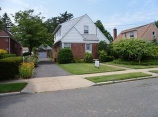 133 Gerard Ave, New Hyde Park, NY 11040