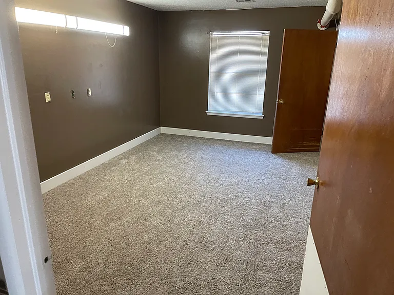 208 E Sanderson St #1 — Photo 4