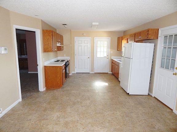 5th image of 1725 Largo Cir