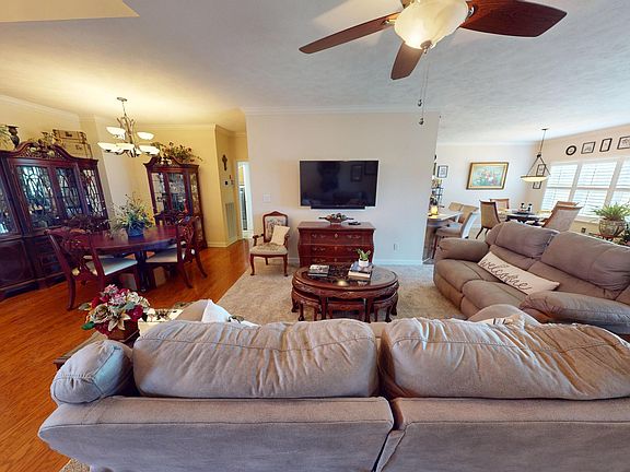 4th image of 2163 Oakview Ave