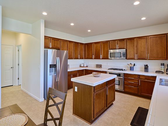 3rd image of 8404 NE 62nd St