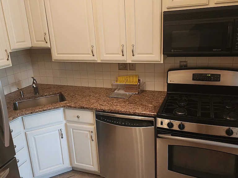 200 N Maple Ave #101 — Photo 6