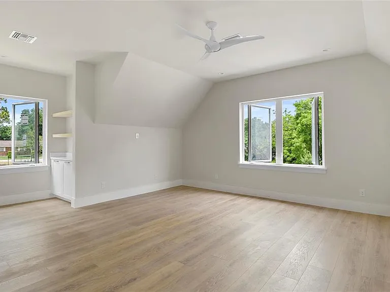 3222 Holliday Ave — Photo 6