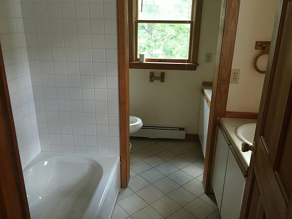 3rd image of 172 South St #3