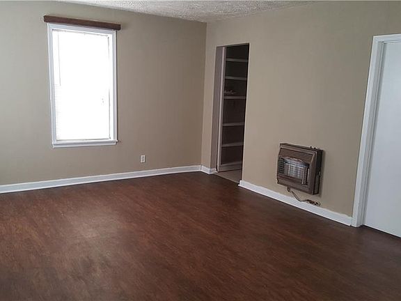5th image of 611 SW 47th St