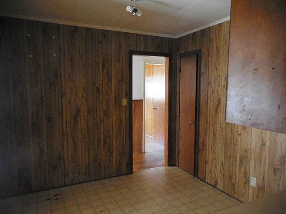 4th image of 204 Lakewood St